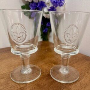 La Rochère Fleur de Lis Wine Goblets – French Glass Stemware with Embossed Detai